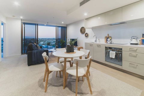 2 Bed Brisbane Resort Apartment - Accommodation Burleigh 2