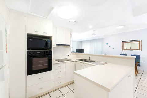 2 Bedroom Alex Unit - Ocean, Pool And Park Views - Accommodation Burleigh 1