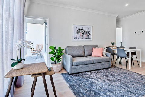 2 Bedroom Apt With Balcony & Air Con In Plympton - Accommodation Burleigh 0
