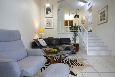 2 Bedroom Close To CBD - Accommodation Burleigh 0