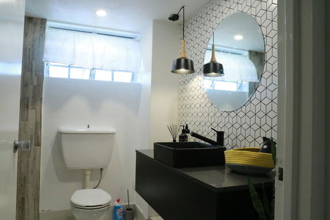 2 Bedroom Close To CBD - Accommodation Burleigh 2