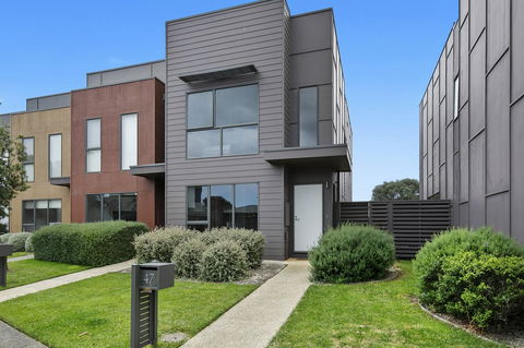 2 Bedroom Townhouse - Family & Corporate Bookings Only - Accommodation Burleigh 3