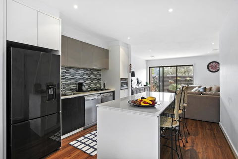2 Bedroom Townhouse - Family & Corporate Bookings Only - Accommodation Burleigh 0
