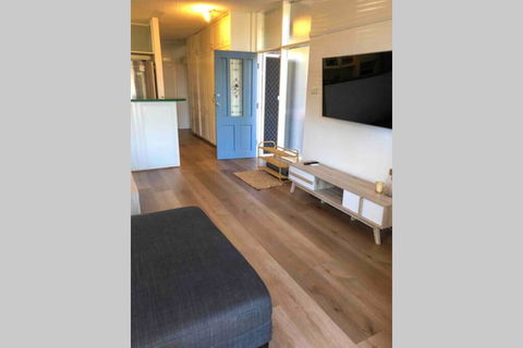 2 Bedroom, SHORT Walk To CBD,BEACH And DARBY ST - Accommodation Burleigh 3