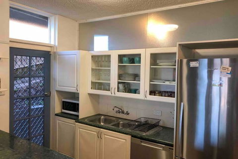 2 Bedroom, SHORT Walk To CBD,BEACH And DARBY ST - Accommodation Burleigh 2