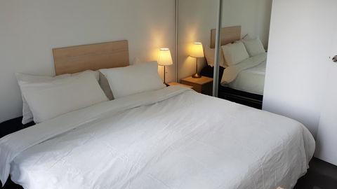 2 Bedrooms CBD FREE Tram Apartment (Melb Central, China Town, Queen Victoria Market, Melbourne University, RMIT, Etc) - Accommodation Burleigh 1