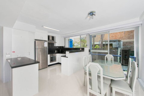 2 Cirrus - Accommodation Burleigh 3