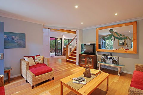 2 Manfred Street, Belongil Beach - Susie's Beach House - Accommodation Burleigh 1