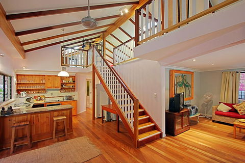 2 Manfred Street, Belongil Beach - Susie's Beach House - Accommodation Burleigh 0