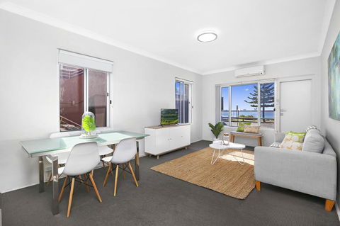 2 South Pacific - Accommodation Burleigh 0