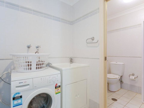 2/141A Soldiers Point Road - Large Waterfront Duplex Across From The Bowling Club - Accommodation Burleigh 3