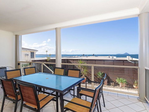 2/141A Soldiers Point Road - Large Waterfront Duplex Across From The Bowling Club - Accommodation Burleigh 2