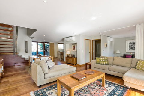 2/21-25 Fletcher Street - Casablanca At Bogarts - Accommodation Burleigh 0