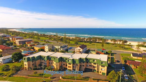 20 Kingsway 3 Bedroom Holiday Apartment - Accommodation Burleigh 1