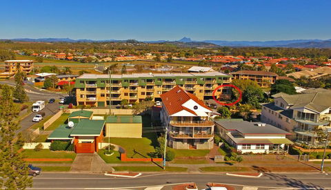 20 Kingsway 3 Bedroom Holiday Apartment - Accommodation Burleigh 2