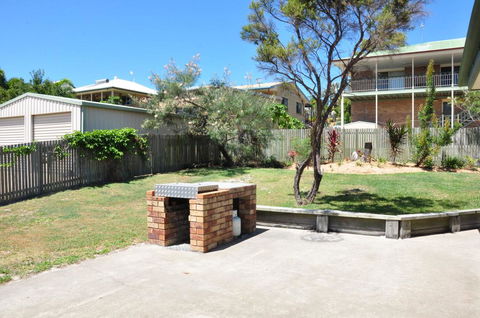 23 Carlo Road - Lowset Family Home Within Walking Distance To The Shopping Centre. Pet Friendly - Accommodation Burleigh 3