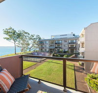 24 'The Poplars' 34 Magnus Street - views aircon WIFI Netflix  Pool - Accommodation Burleigh