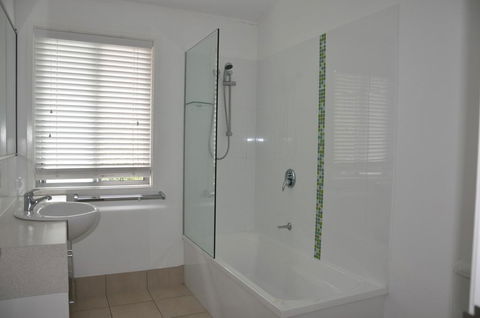 24 Esprit Drive - Beach Home With Open Plan Living And Walking Distance To Beach - Accommodation Burleigh 1