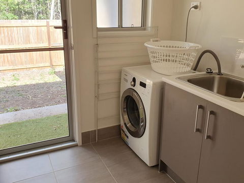 26 Satinwood Drive- Low Set Modern, Sleeps 8 - Accommodation Burleigh 1