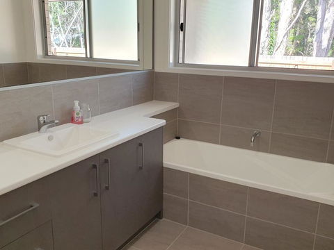 26 Satinwood Drive- Low Set Modern, Sleeps 8 - Accommodation Burleigh 2