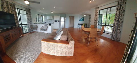 27 Bomburra Court - Rainbow Beach, Spacious, Comfortable, Large Deck, Private - Accommodation Burleigh 1