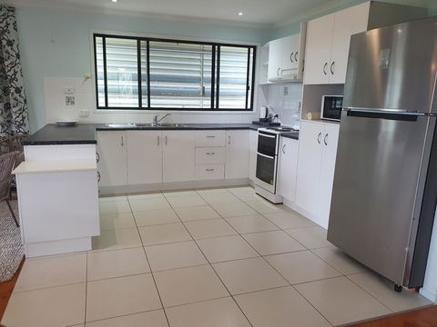 27 Bomburra Court - Rainbow Beach, Spacious, Comfortable, Large Deck, Private - Accommodation Burleigh 3