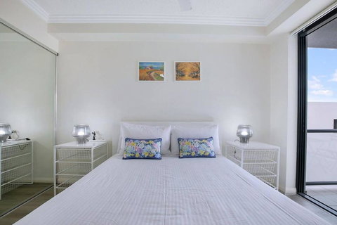 Breezy Beachside - Enjoy Outdoor Fun And Relaxation - Accommodation Burleigh 3
