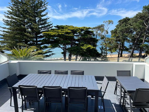 C-Scape Penthouse - Cowes Beach Front - Accommodation Burleigh 4