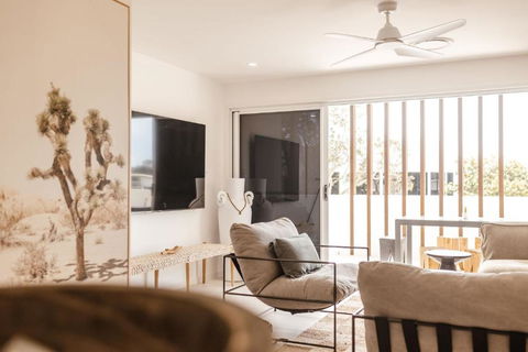 C & C By The Sea - Accommodation Burleigh 0