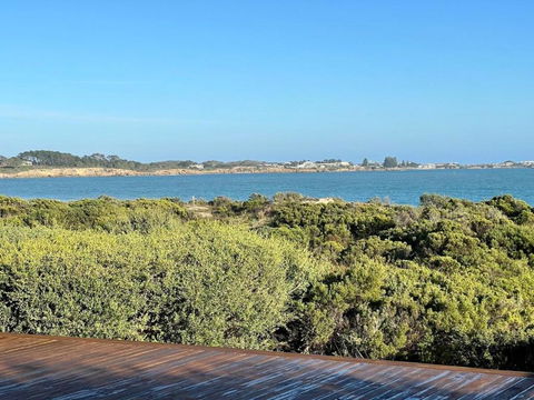 C4 Miles Beach Shack - Accommodation Burleigh 0