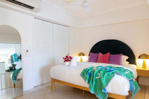 CASA PAPAYA Adults Only Apartment - Accommodation Burleigh 3