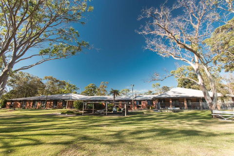 CATALINA Lake-front RETREAT - Accommodation Burleigh 1