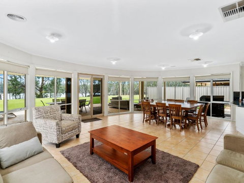 D3 Ski Ranch - Accommodation Burleigh 0