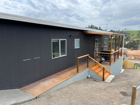 Derby Digs Cabin - Accommodation Burleigh 0