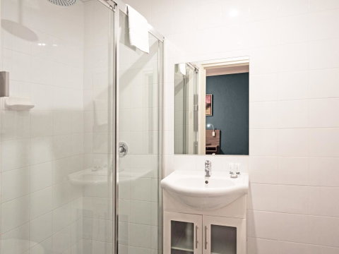 28 Hotel - Accommodation Burleigh 2