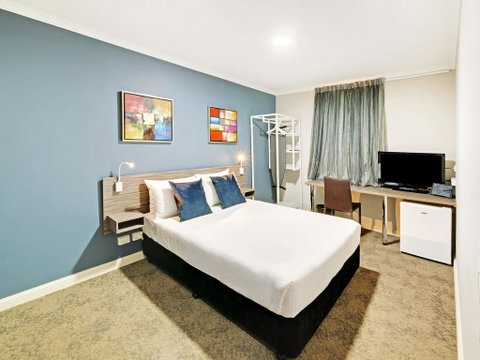 28 Hotel - Accommodation Burleigh 3