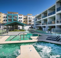 2BR Coolum Beach Escape  Courtyard Pool Spa Tennis - Accommodation Burleigh