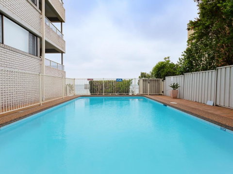 3 'Bangalee' 41 Soldiers Point Rd - Fantastic Waterfront Unit With Pool, WIFI & Chromecast - Accommodation Burleigh 1