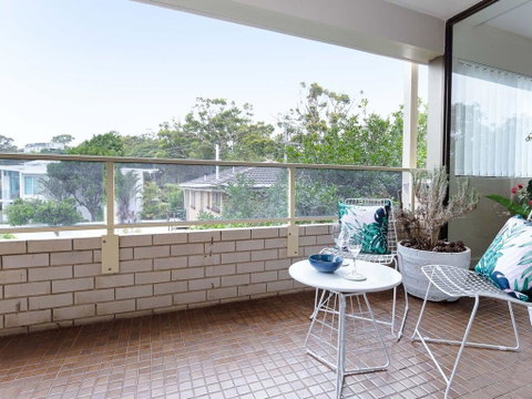 3 'Bangalee' 41 Soldiers Point Rd - Fantastic Waterfront Unit With Pool, WIFI & Chromecast - Accommodation Burleigh 2
