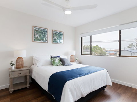 3 'Bangalee' 41 Soldiers Point Rd - Fantastic Waterfront Unit With Pool, WIFI & Chromecast - Accommodation Burleigh 3