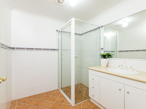 3 'Peninsula Waters', 2-4 Soldiers Point Rd - Beautiful Air Conditioned Unit With Pool, Lift & WIFI - Accommodation Burleigh 2
