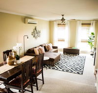 3 Bdrm House With Parking  Outdoor Entertaining - Accommodation Burleigh