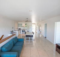 3 Bedroom Apartment // Spence St - Accommodation Burleigh
