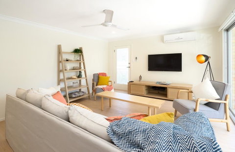 3 Bedroom Apartment Minutes From Main Beach - Accommodation Burleigh 0