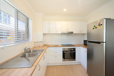 3 Bedroom Apartment Minutes From Main Beach - Accommodation Burleigh 2