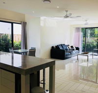 3 Bedroom Executive Luxury Beachside Townhouse - Accommodation Burleigh