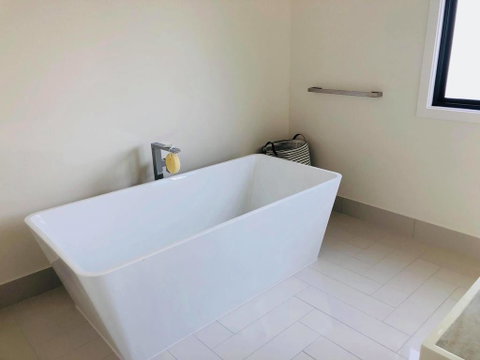 3 Bedroom Executive Luxury Beachside Townhouse - Accommodation Burleigh 2
