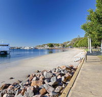 3 Tomaree Street - cute 4 bedroom house with aircon in the heart of town - Accommodation Burleigh
