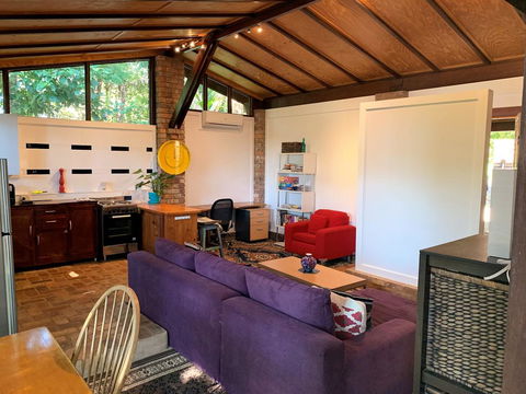 305 Montville - The Artist's Cottage - Accommodation Burleigh 1