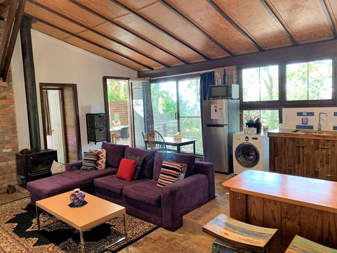 305 Montville - The Artist's Cottage - Accommodation Burleigh 0